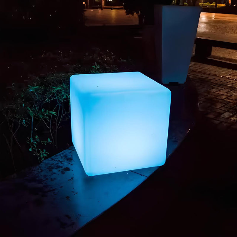 Lampe de jardin cubique